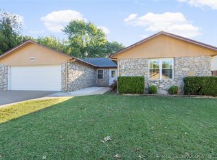 1221 S 28th St, Broken Arrow, OK 74014