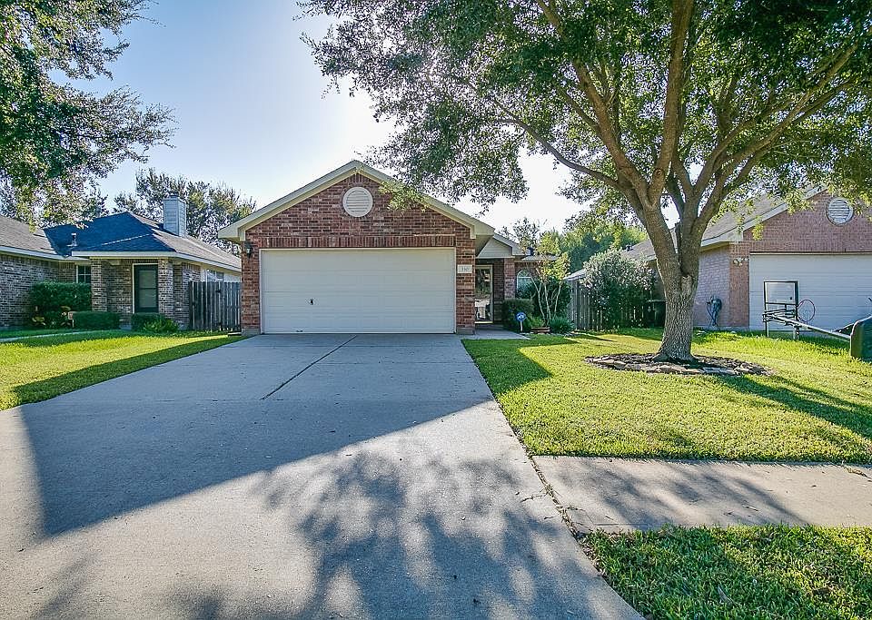1st image of 330 Saddleback Springs Dr