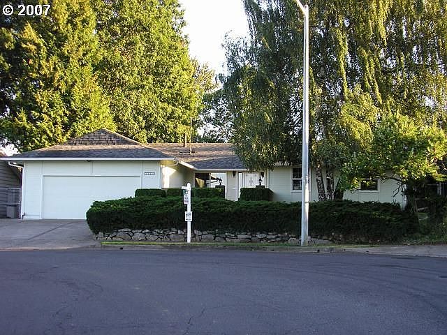 2nd image of 3810 SE 5th St
