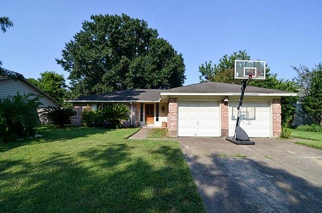 1st image of 407 Pickford Dr