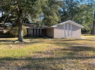 2736 Bayou Oaks Dr, Gautier, MS 39553