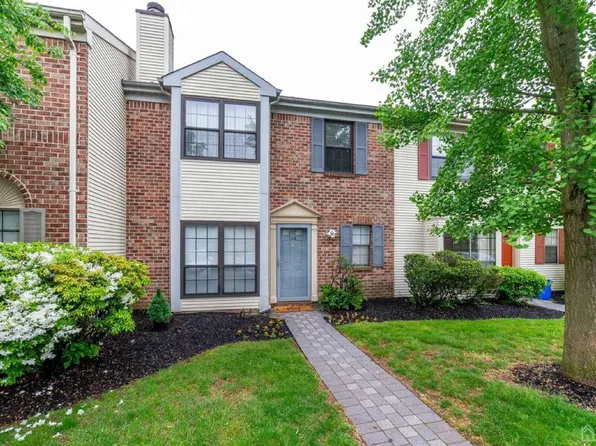 168 Chippenham Ct, Piscataway, NJ 08854