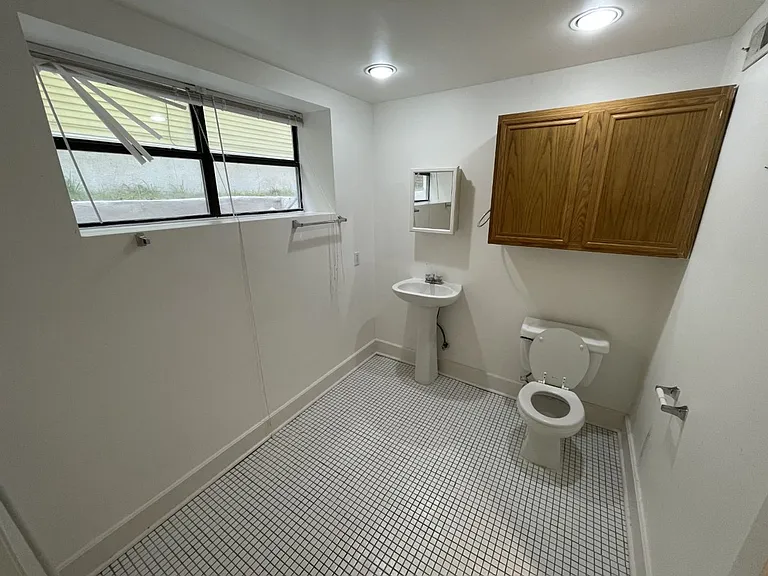 1214 S Elgin Ave — Photo 5