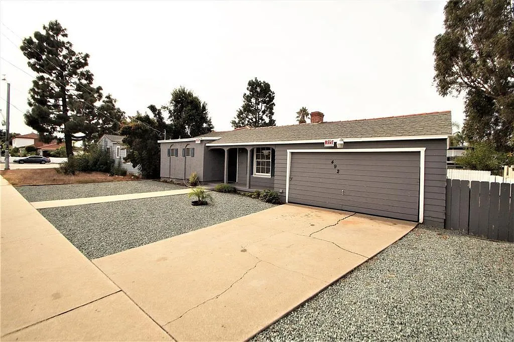 2 bed, 2.0 bath, 833 sqft, $3,000 — Photo 3