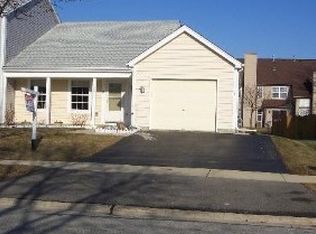 1221 Trinity Dr, Carol Stream, IL 60188