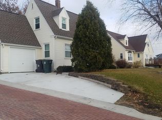 509 W 18th St, Cedar Falls, IA 50613