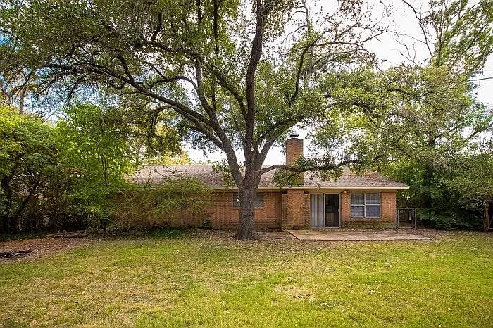 1003 Glade Street — Photo 3
