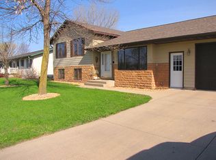 1217 E Lyon St, Marshall, MN 56258