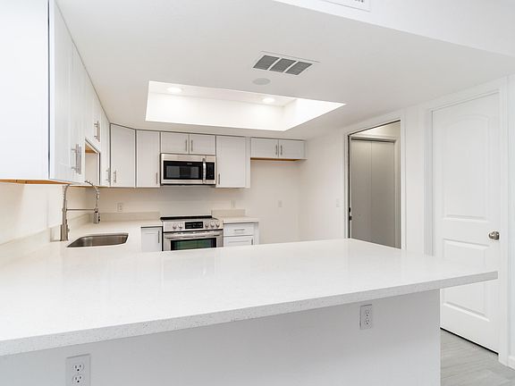 5th image of 2422 E Villa Maria Dr