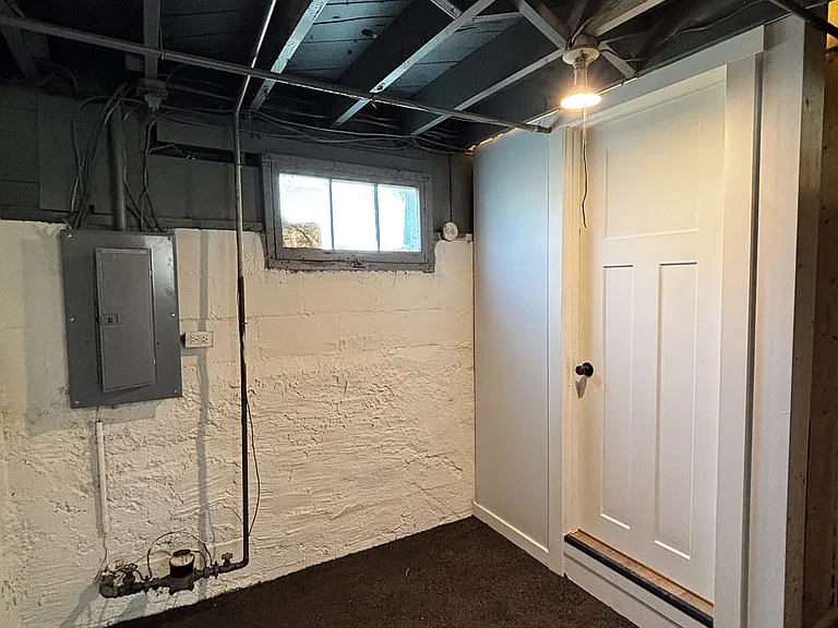 242 Abbie St SE — Photo 10