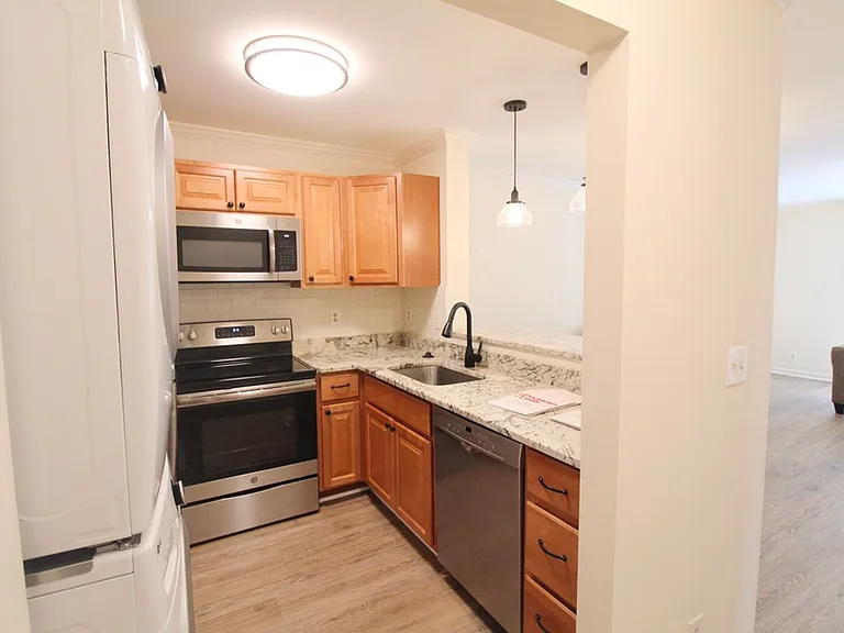 1380A Hunters Rd — Photo 3