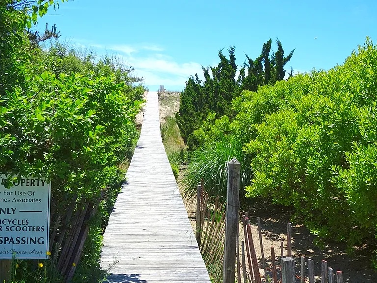 Seabreeze Ln — Photo 1