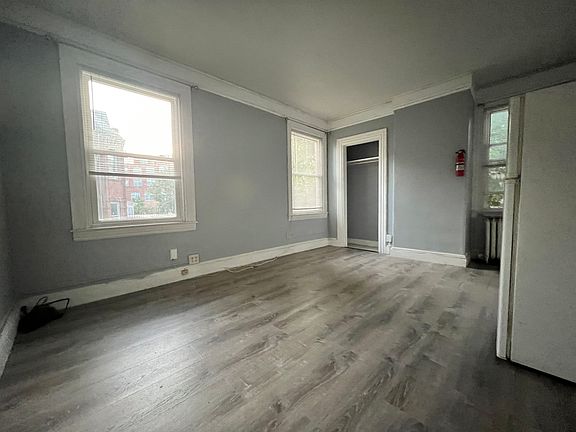 3rd image of 83 Englewood Ave #8