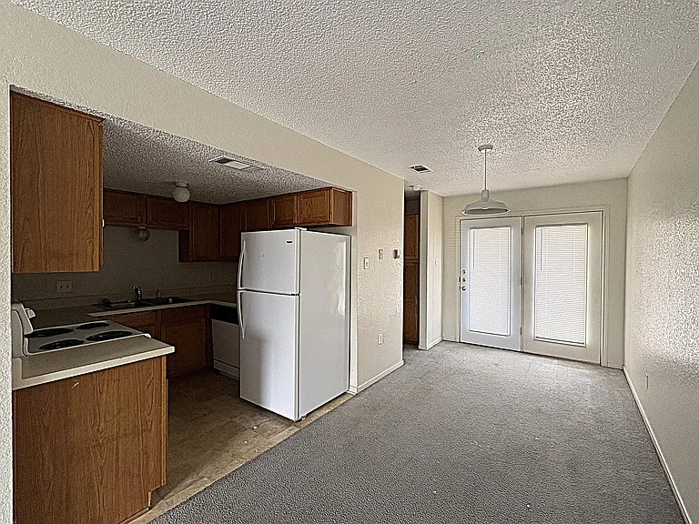 1307 Monroe Loop #D — Photo 6