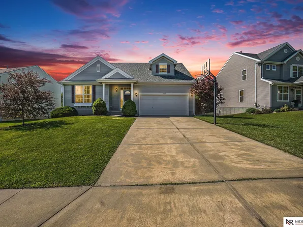 1110 Hardwood Dr, Papillion, NE 68046