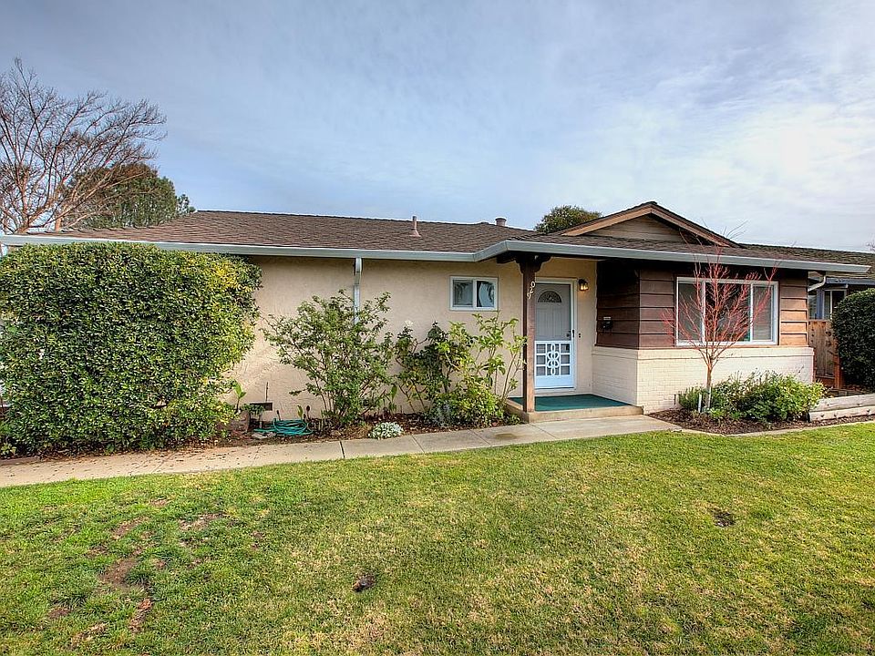 1st image of 920 Desert Isle Dr