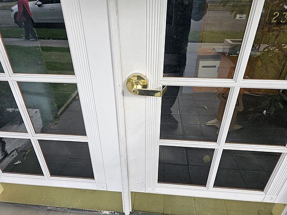 3rd image of 238 1/2 S Rexford Dr