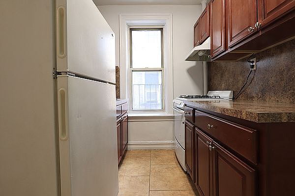 1st image of 74 Gatling Pl APT 4L
