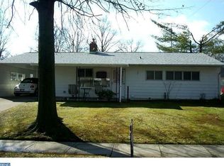 23 Top Hill Ln, Levittown, PA 19054