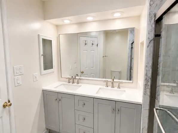 7717 Lafayette Forest Dr APT 13, Annandale, VA 22003