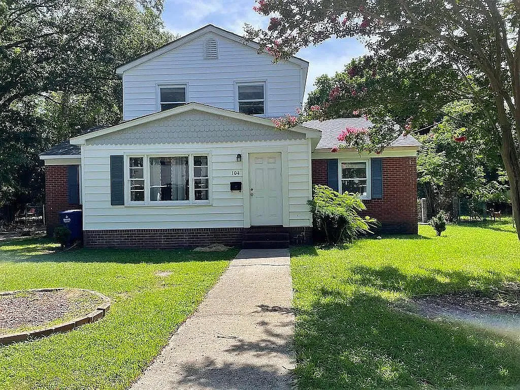 104 N Warren St — Photo 1