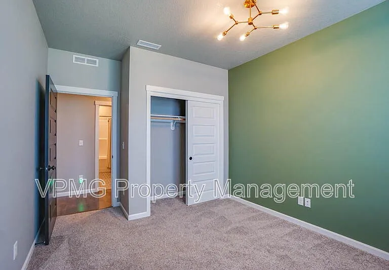 604 NW 25th Way — Photo 7