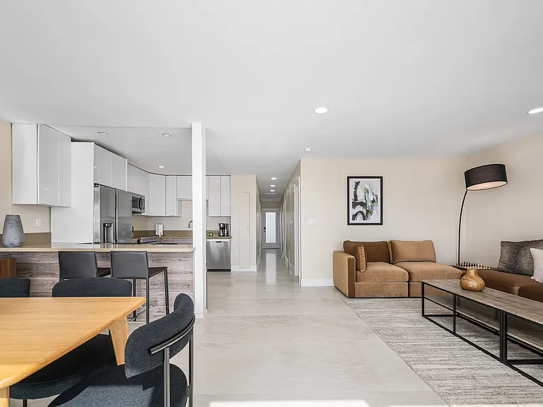 1211 Seal Way #B — Photo 7