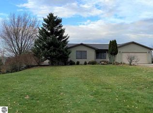 1068 Circle Dr, Lake Isabella, MI 48893