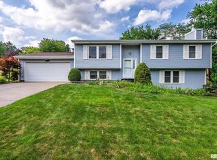 2904 E 39th St, Davenport, IA 52807