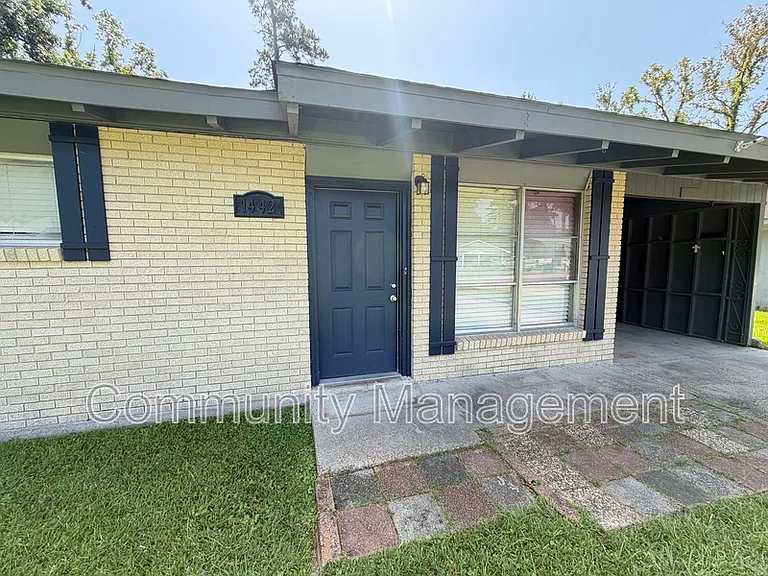 1442 Clinton Dr — Photo 12