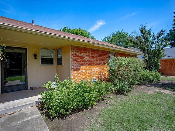 4th image of 2329 Houston Ave