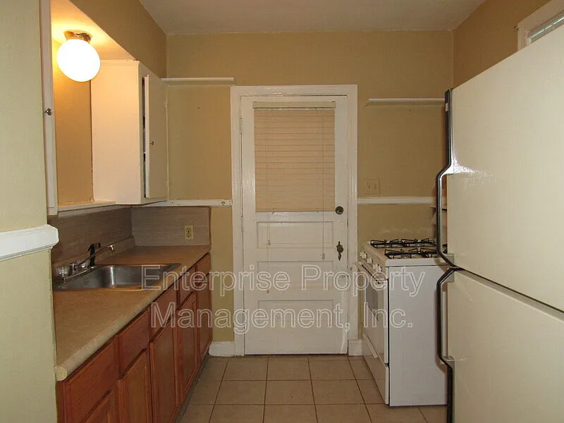 1 bed, 1.0 bath, $750 — Photo 3