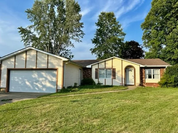 997 Gordon Sq NE, Bolivar, OH 44612