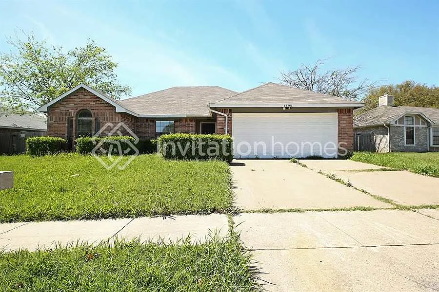 4800 Hollow Tree Dr Arlington, TX 76018 — Photo 1