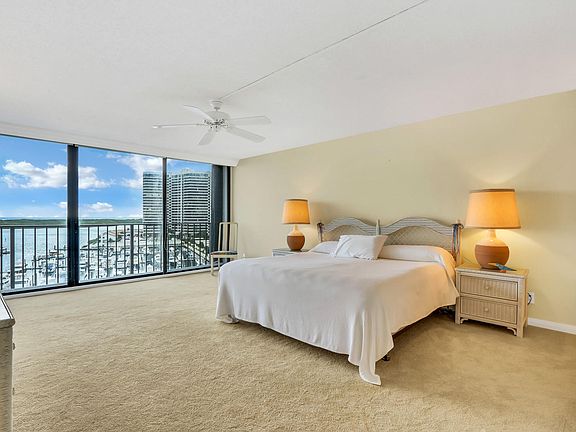 3rd image of 120 Lakeshore Dr APT 1035