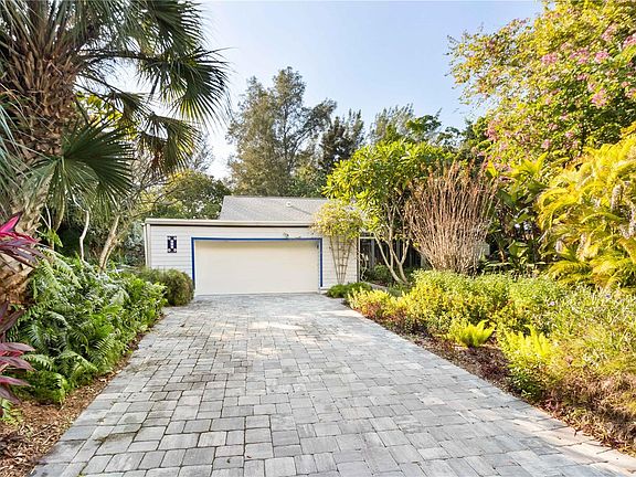 3rd image of 745 Tropical Cir