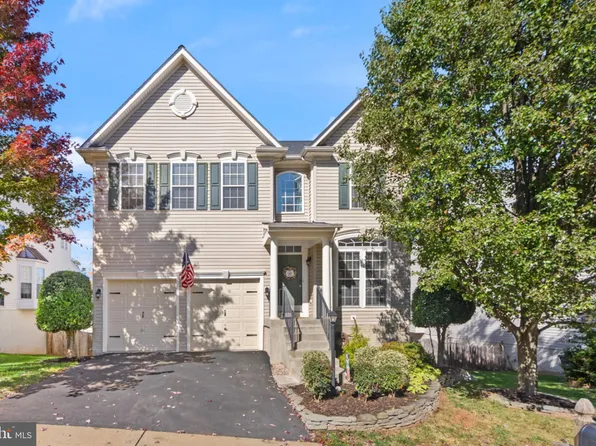 8020 Towering Oak Way, Manassas, VA 20111