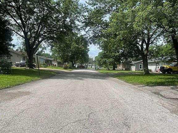 4th image of 743 Saint Nicholas Dr