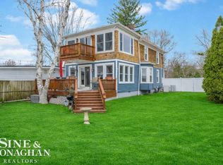 142 Saint Clair River Dr, Algonac, MI