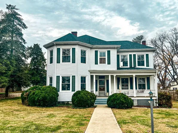 903 Broad St, Altavista, VA 24517
