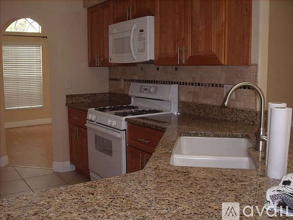 3rd image of 15 Lake Diamond Ave