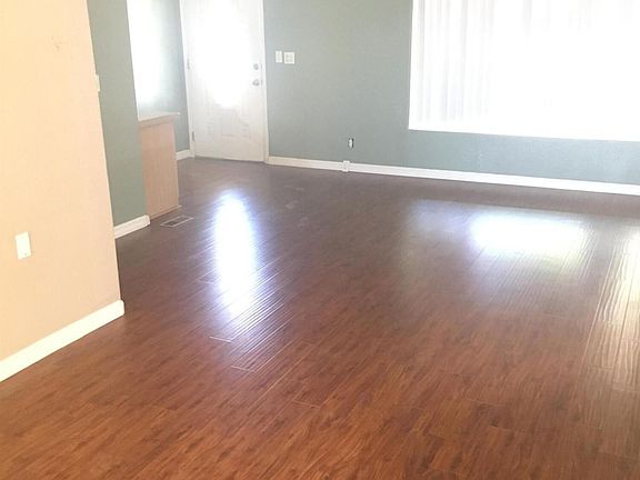 4th image of 1113 N 180th Dr