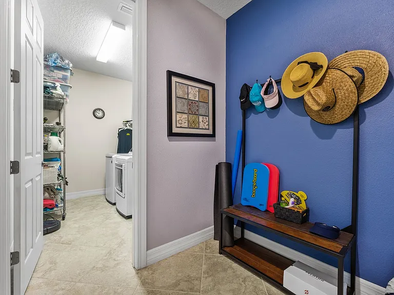 384 Los Alamos St — Photo 32