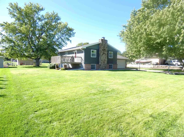 8 Maple Dr, Kearney, NE 68845