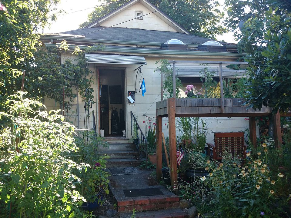 2nd image of 2010 Warren Ave N