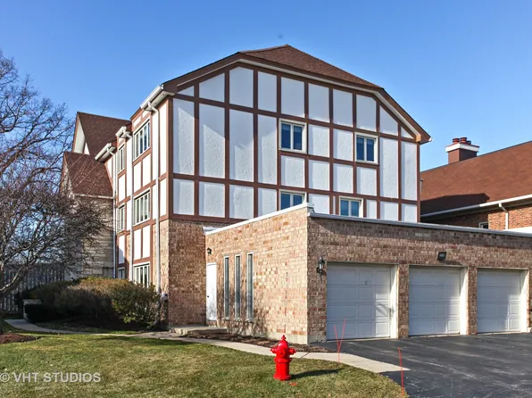 660 Ballantrae Dr, Northbrook, IL 60062