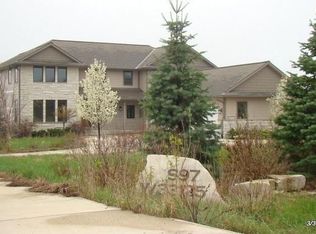 S97W33125 Whispering Oaks Ln, Mukwonago, WI 53149