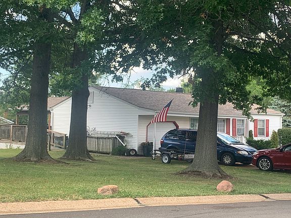 3rd image of 1001 Dauphine Ln