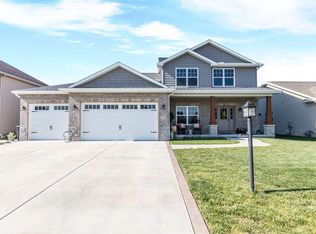 1632 Mackenzie St, Washington, IL 61571