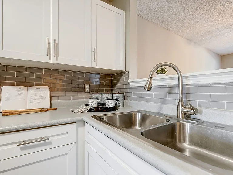 Lakewood I and II Apartment Homes — Photo 2